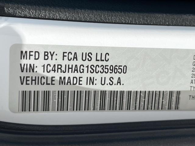 new 2025 Jeep Grand Cherokee car, priced at $40,670