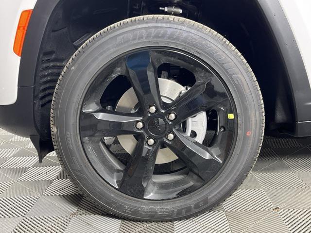 new 2025 Jeep Grand Cherokee car, priced at $40,670