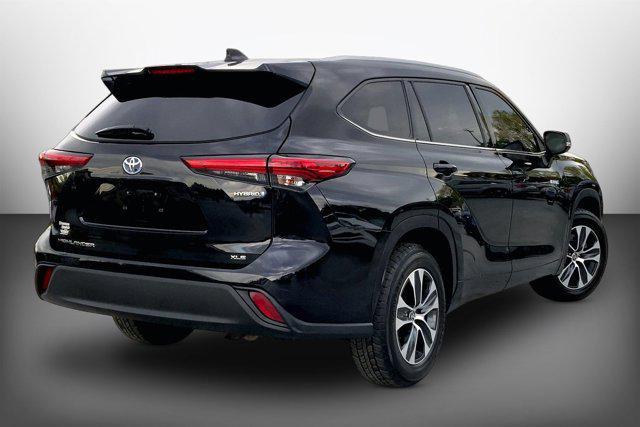 used 2021 Toyota Highlander Hybrid car, priced at $28,985