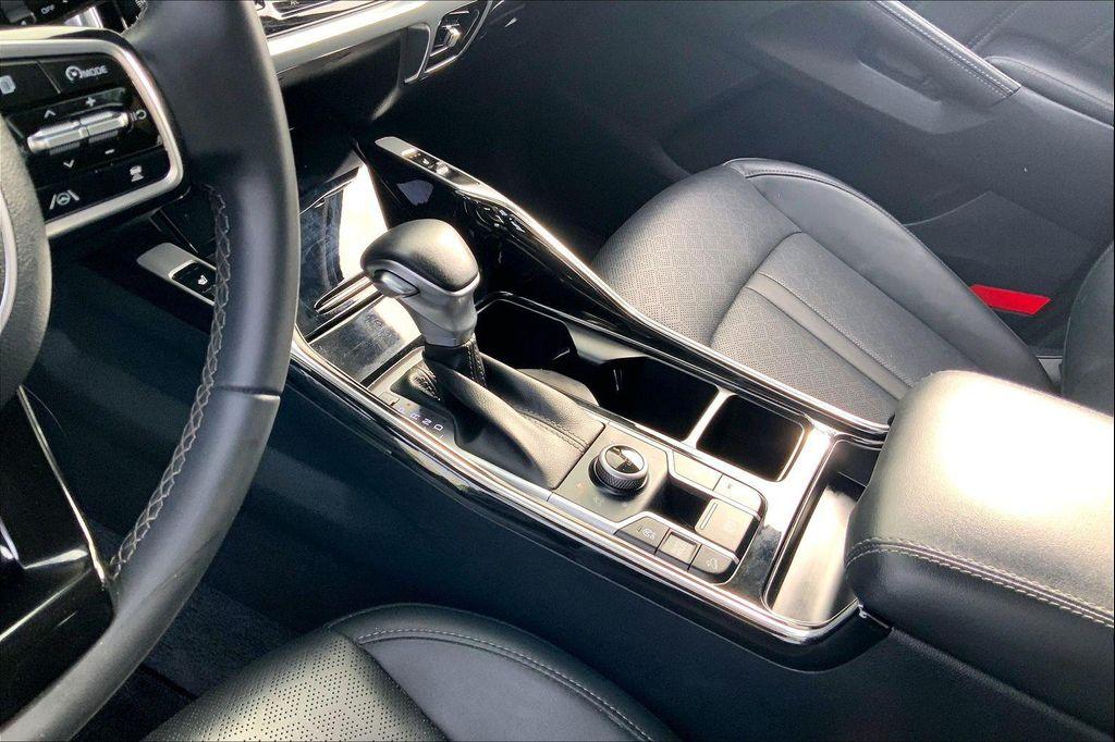 used 2023 Kia Sorento car, priced at $27,485