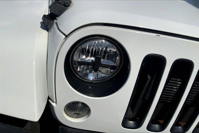 2016 Bright White Clearcoat Jeep Wrangler Unlimited