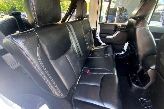 2016 Bright White Clearcoat Jeep Wrangler Unlimited