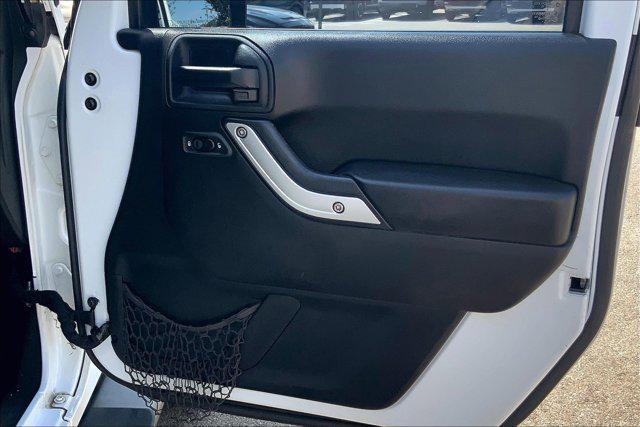 2016 Bright White Clearcoat Jeep Wrangler Unlimited