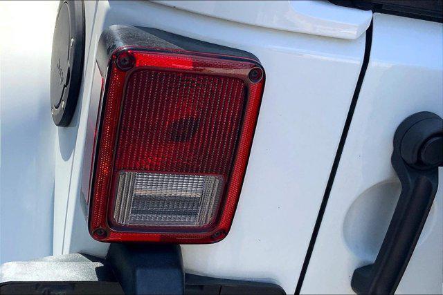 2016 Bright White Clearcoat Jeep Wrangler Unlimited