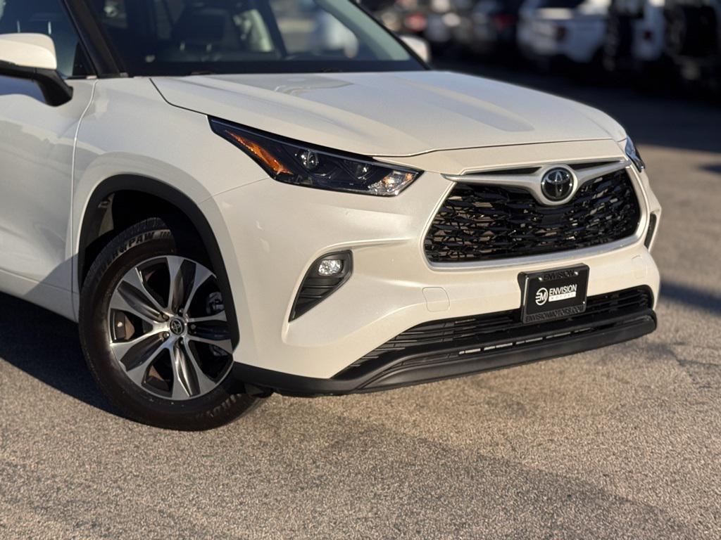 used 2022 Toyota Highlander car, priced at $31,251