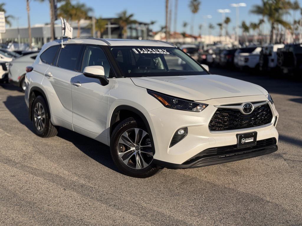 used 2022 Toyota Highlander car, priced at $31,251