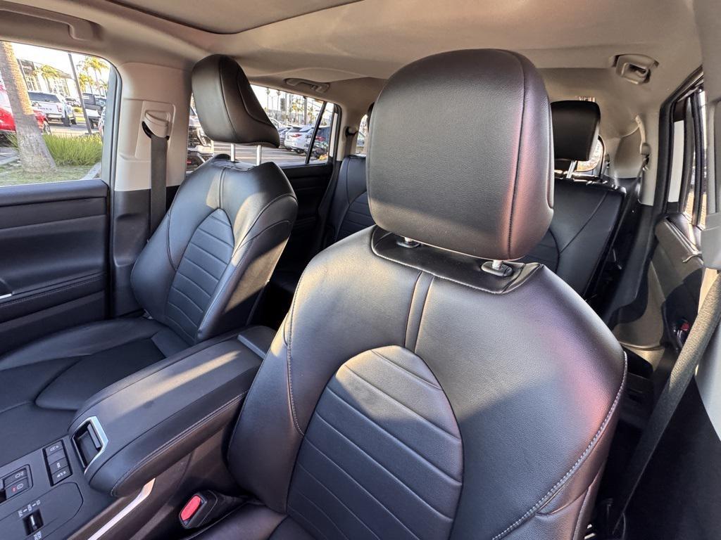 used 2022 Toyota Highlander car, priced at $31,251