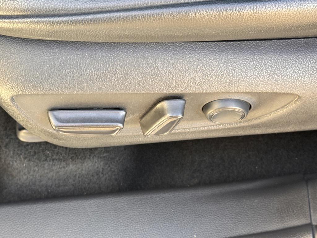 used 2022 Toyota Highlander car, priced at $31,251