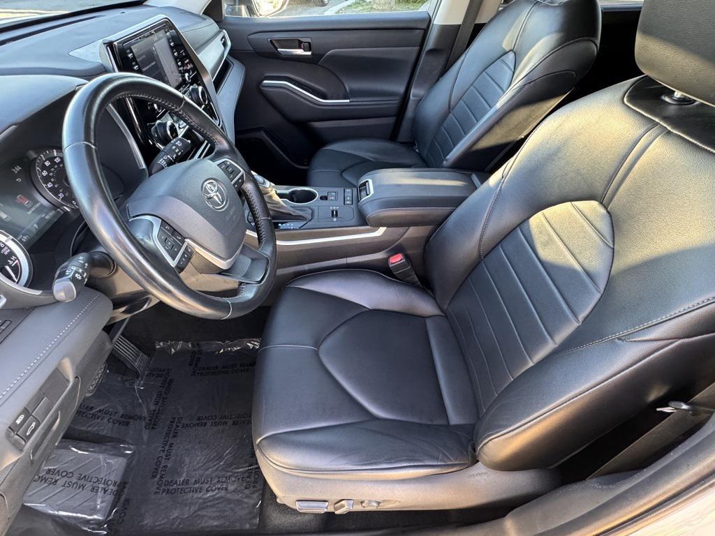 used 2022 Toyota Highlander car, priced at $31,251