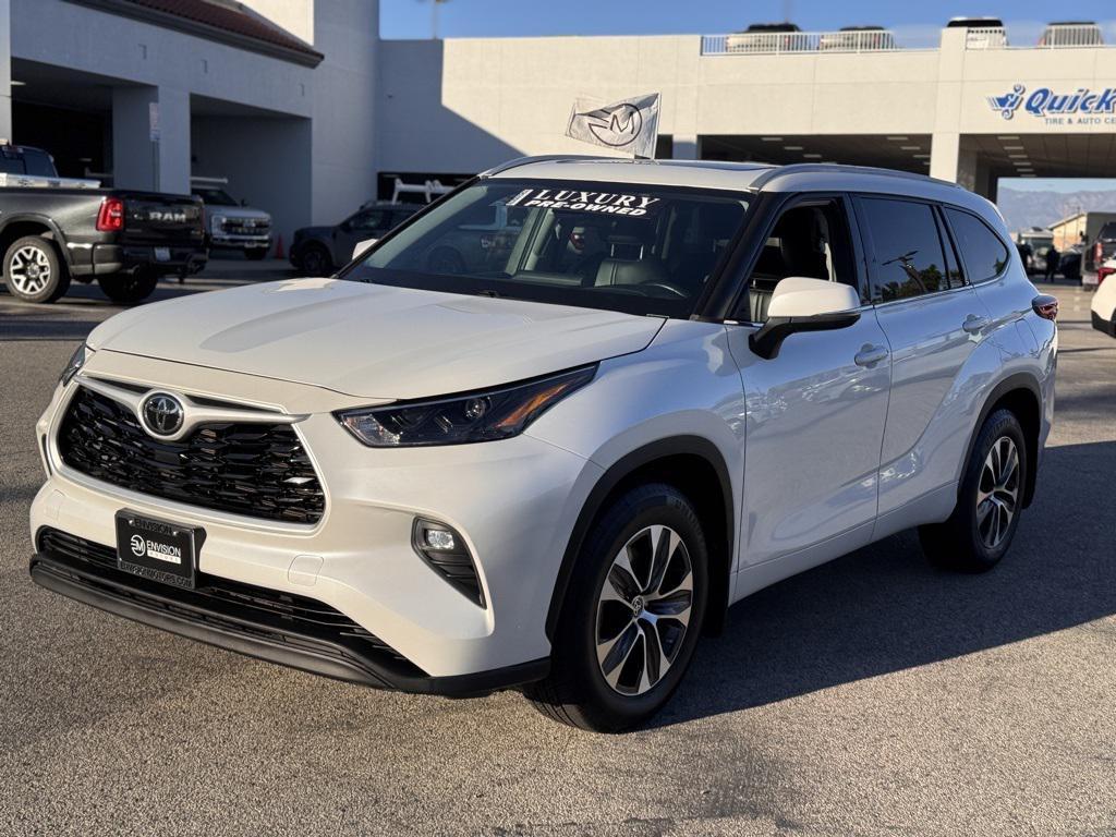 used 2022 Toyota Highlander car, priced at $31,251