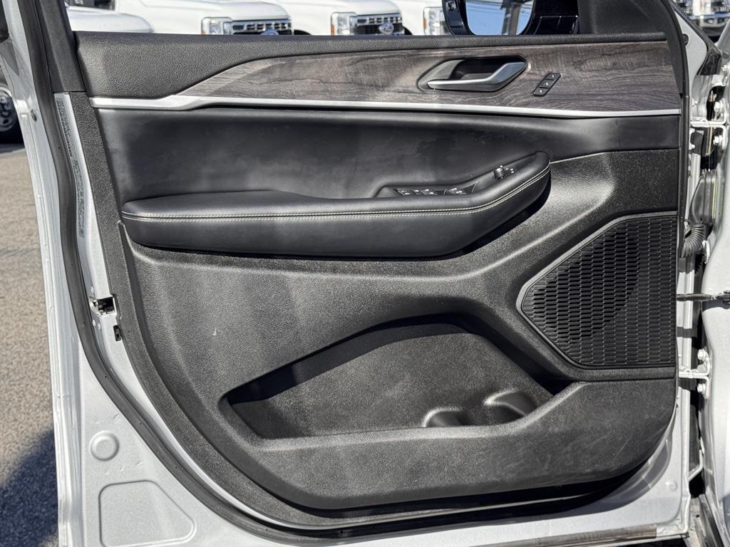 used 2023 Jeep Grand Cherokee car, priced at $26,591