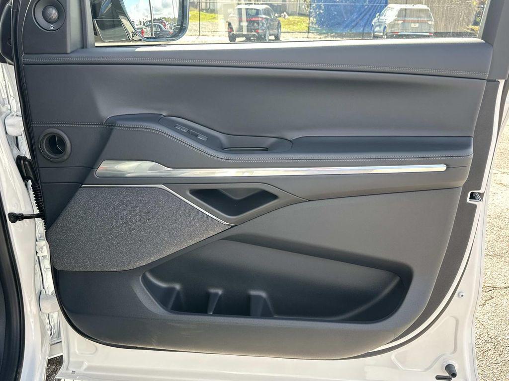 new 2025 Lincoln Navigator car, priced at $102,075