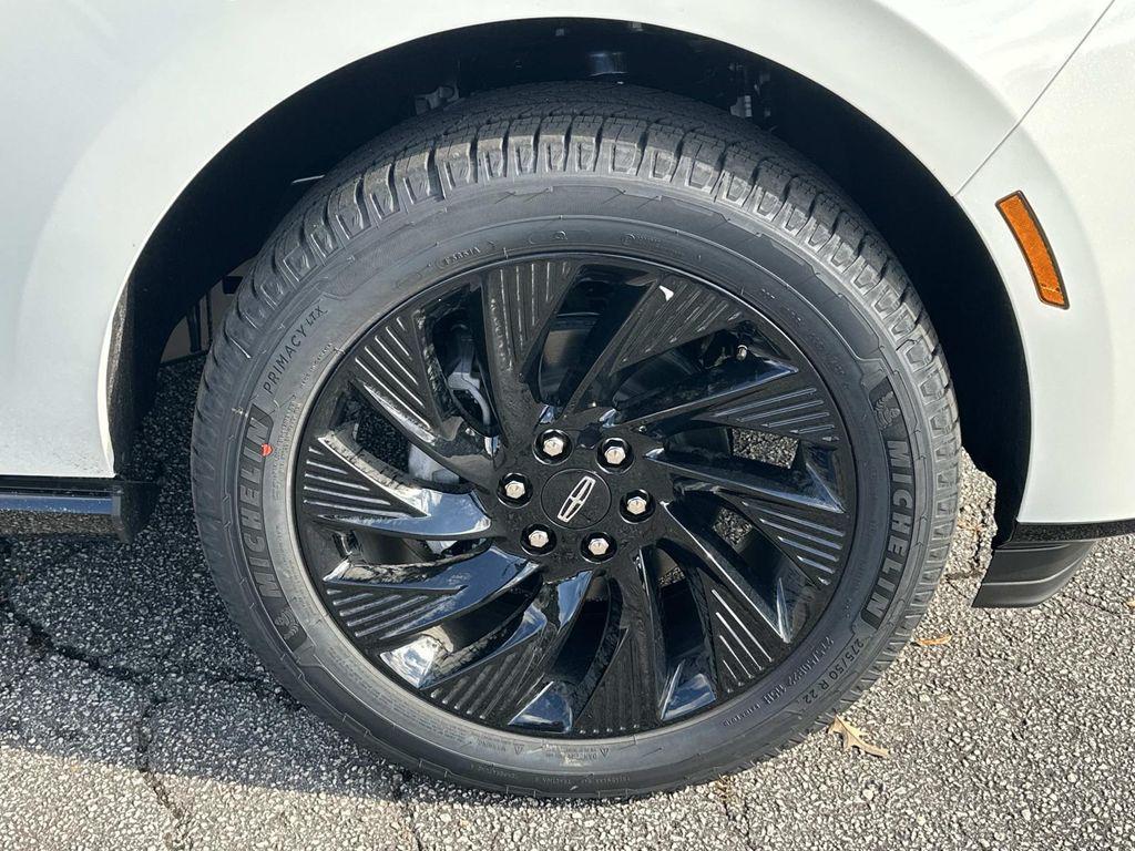 new 2025 Lincoln Navigator car, priced at $102,075