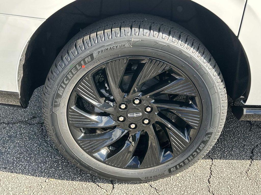 new 2025 Lincoln Navigator car, priced at $102,075