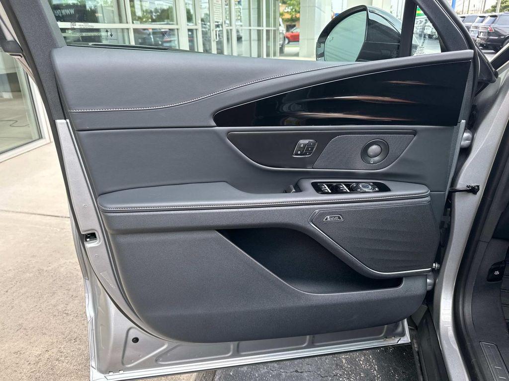 new 2025 Lincoln Nautilus car, priced at $58,520