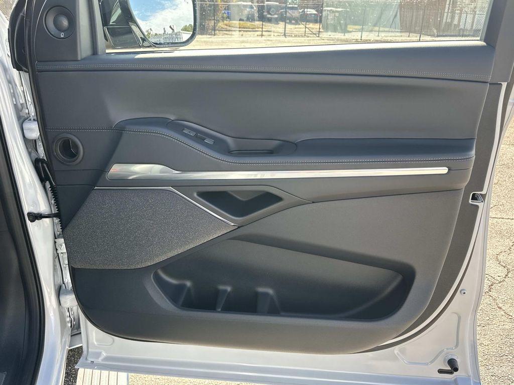 new 2025 Lincoln Navigator car, priced at $105,672