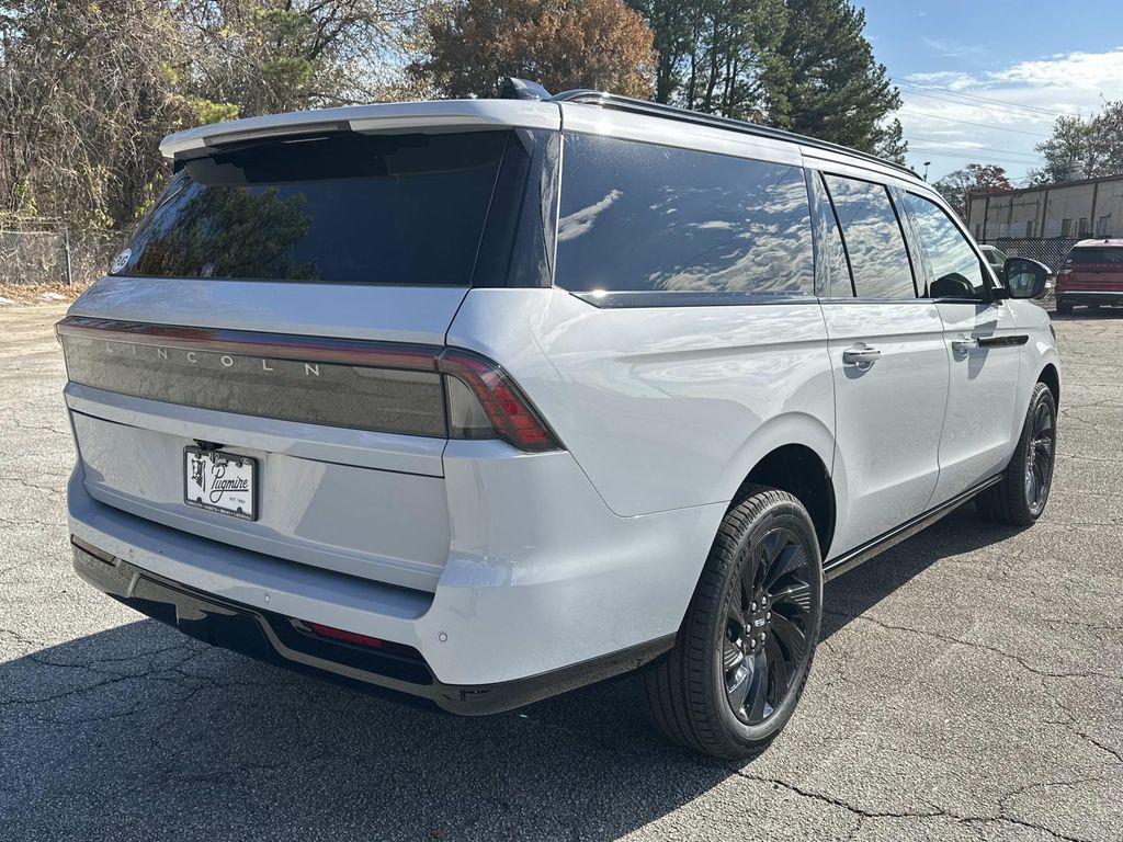 new 2025 Lincoln Navigator car, priced at $105,672