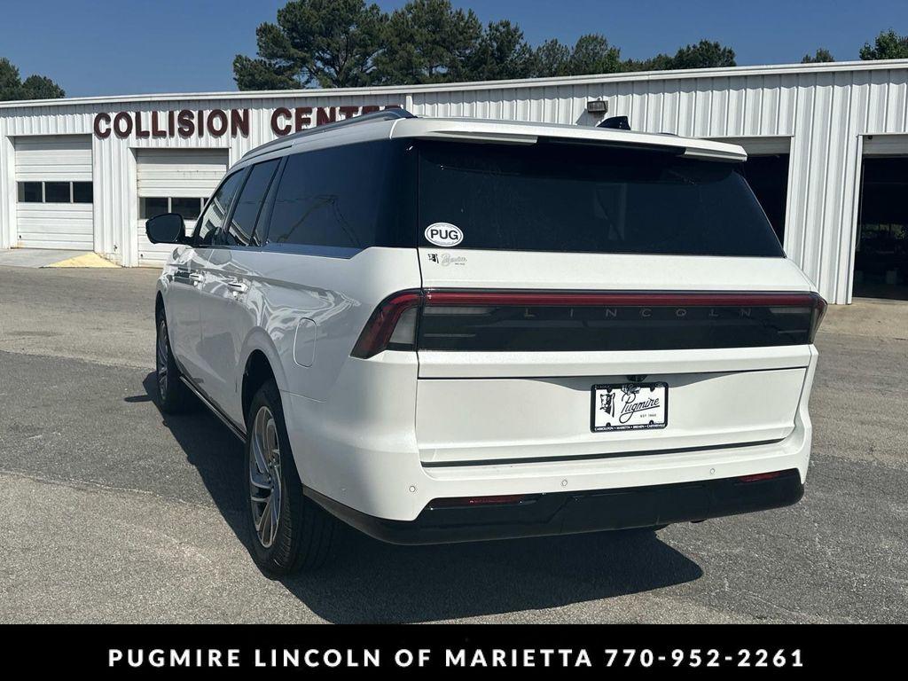 new 2026 Lincoln Navigator car, priced at $100,323