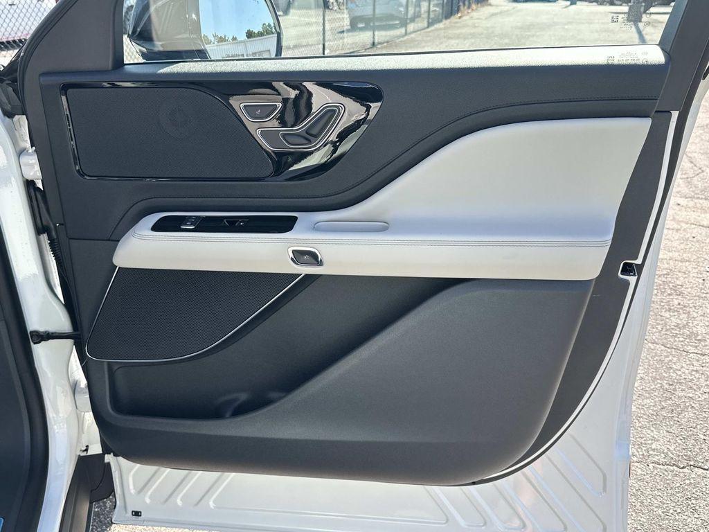 new 2025 Lincoln Aviator car, priced at $57,922