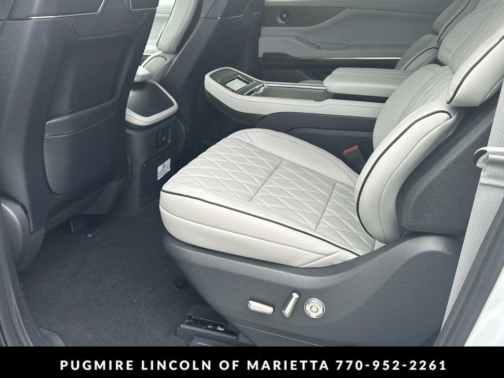 new 2026 Lincoln Navigator car, priced at $115,995