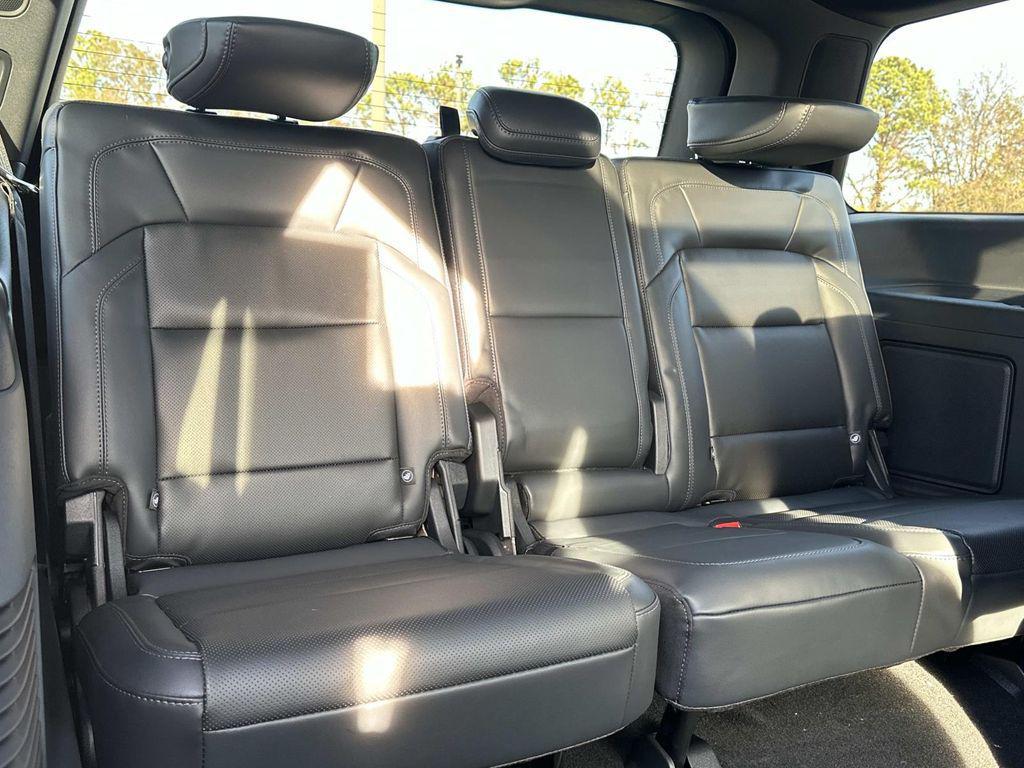 new 2025 Lincoln Navigator car, priced at $102,802