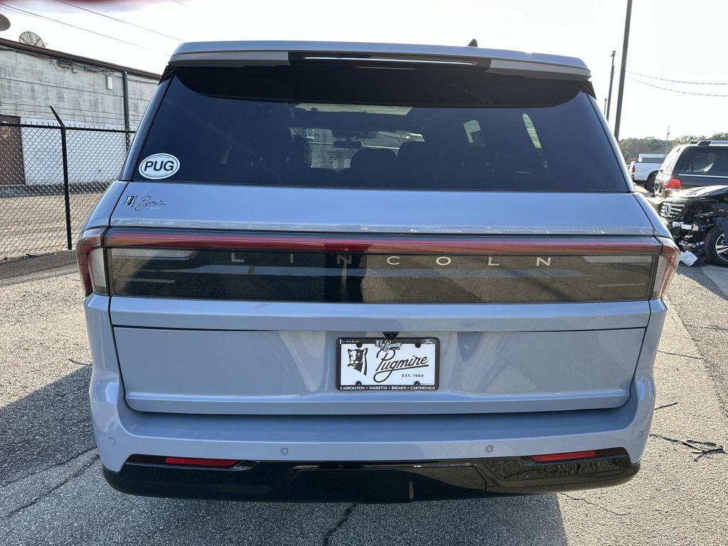 new 2025 Lincoln Navigator car, priced at $102,802