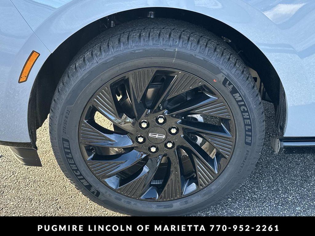 new 2025 Lincoln Navigator car, priced at $92,683