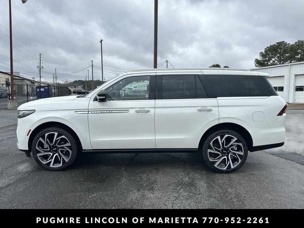new 2026 Lincoln Navigator car, priced at $100,233