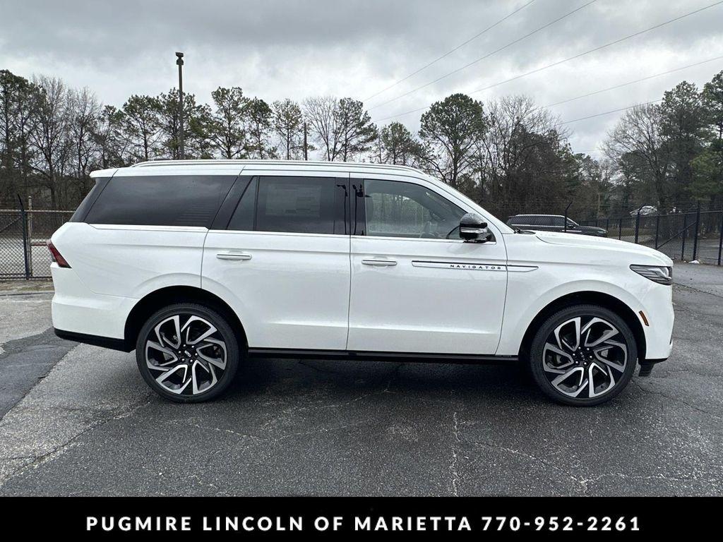 new 2026 Lincoln Navigator car, priced at $100,233