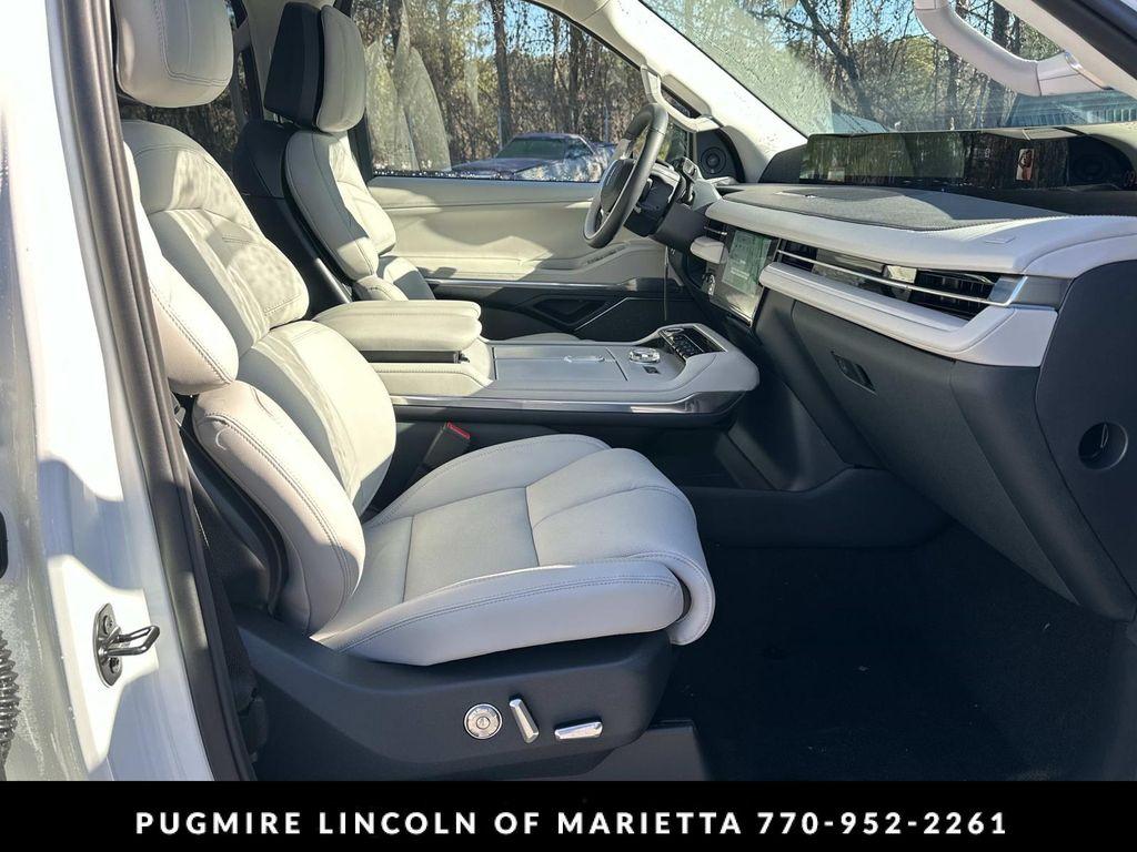 new 2026 Lincoln Navigator car, priced at $106,304