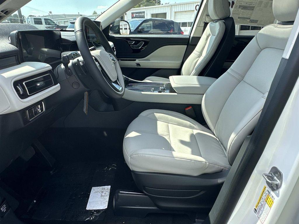 new 2025 Lincoln Aviator car, priced at $60,422