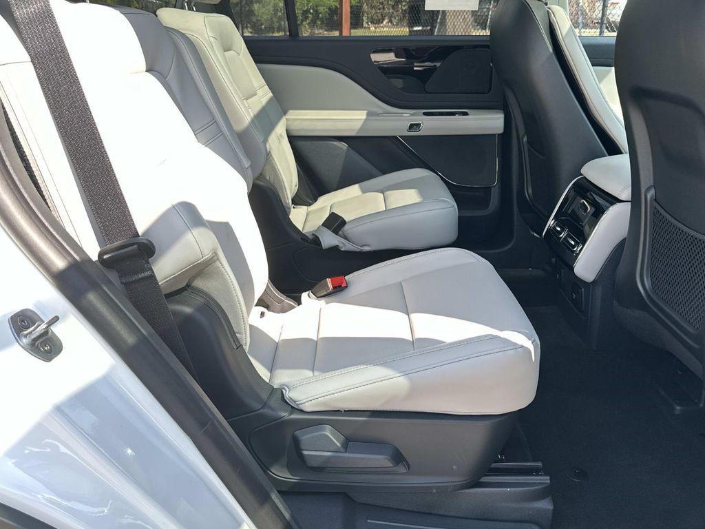 new 2025 Lincoln Aviator car, priced at $60,422