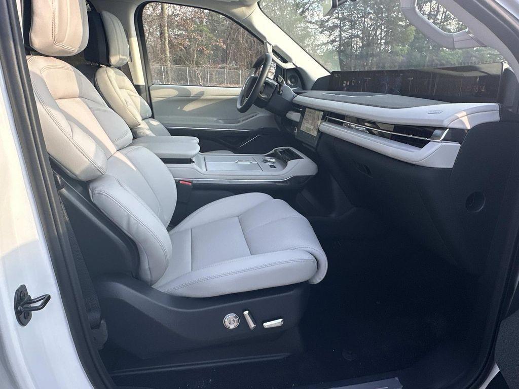 new 2026 Lincoln Navigator car, priced at $104,726