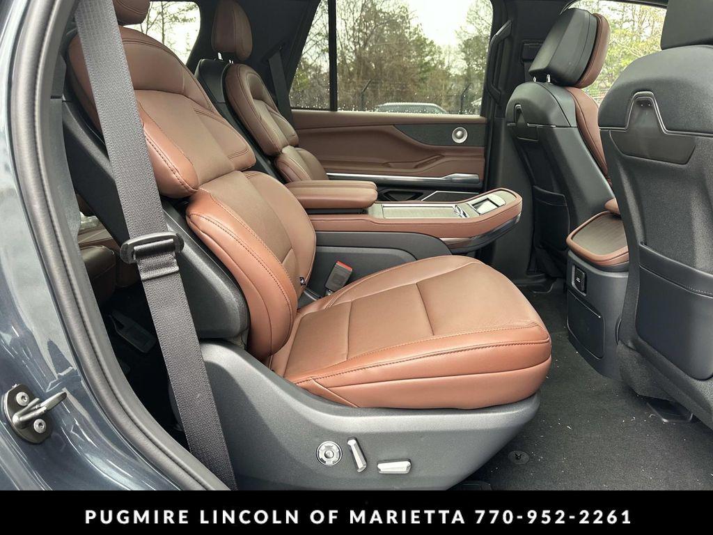 new 2026 Lincoln Navigator car, priced at $100,233