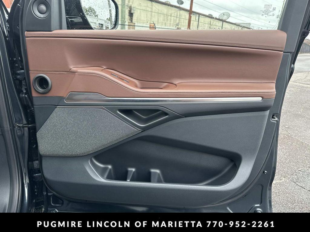 new 2026 Lincoln Navigator car, priced at $100,233