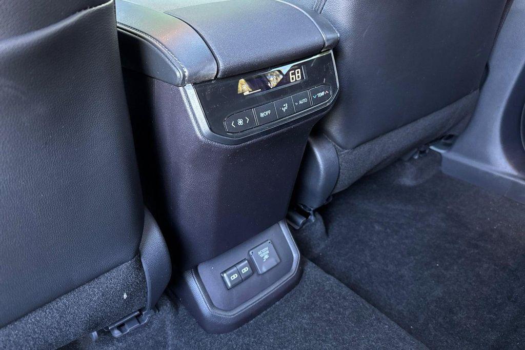 new 2026 Toyota Highlander Hybrid car, priced at $55,427