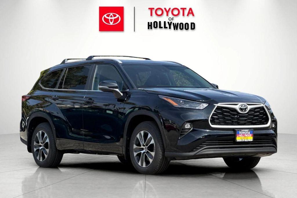 new 2026 Toyota Highlander Hybrid car, priced at $50,473