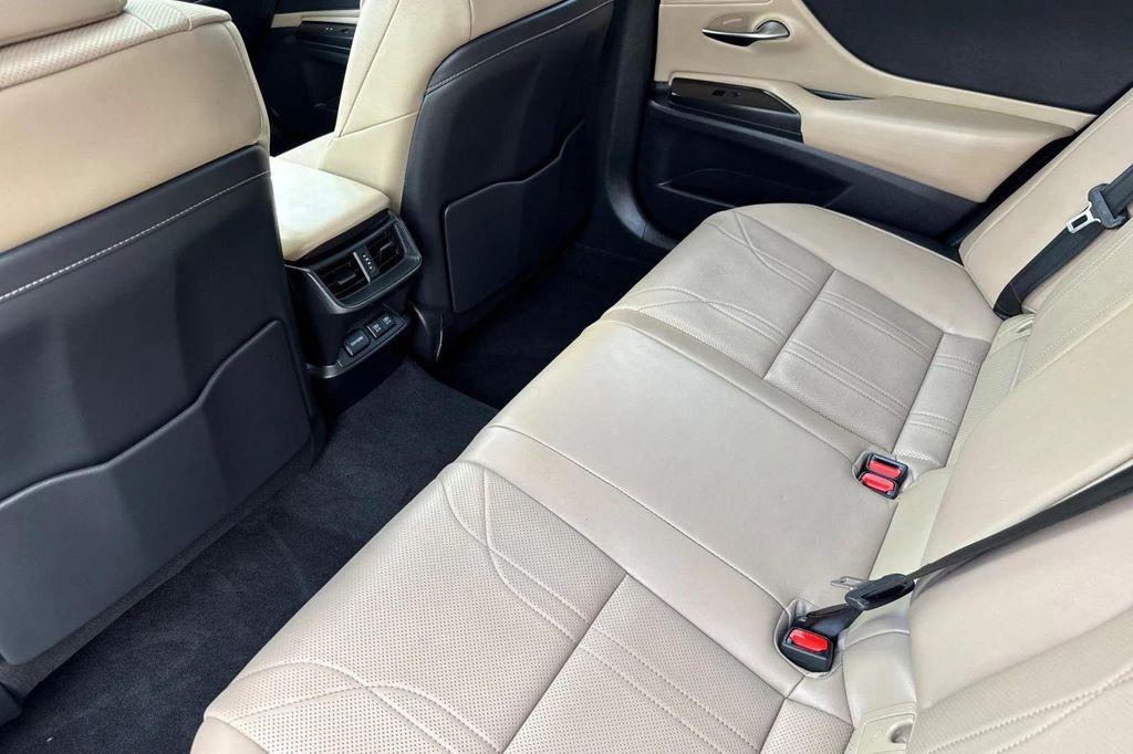 used 2019 Lexus ES 300h car, priced at $31,888