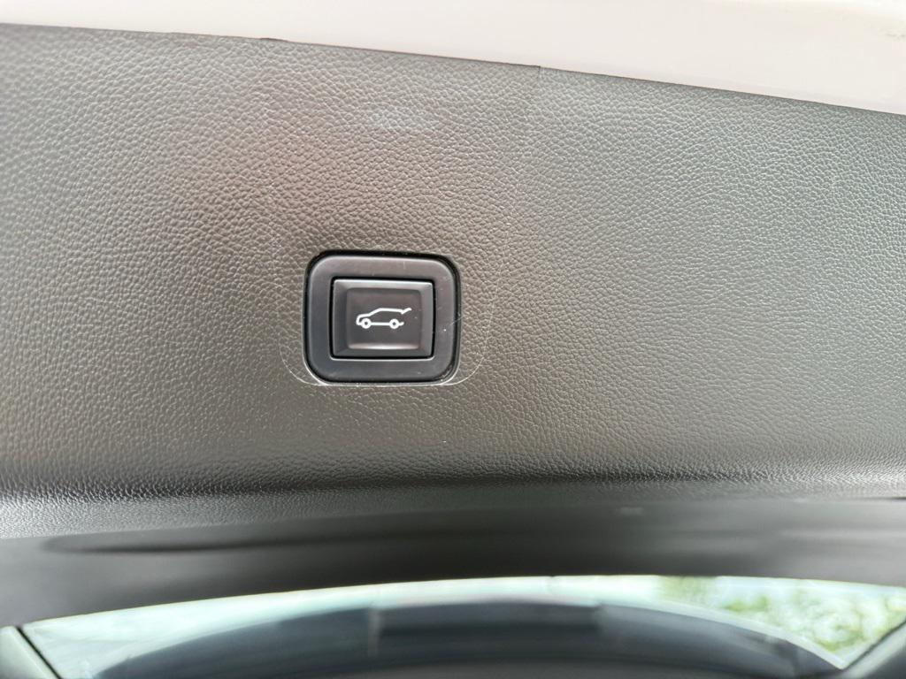 used 2022 Chevrolet Traverse car, priced at $28,422