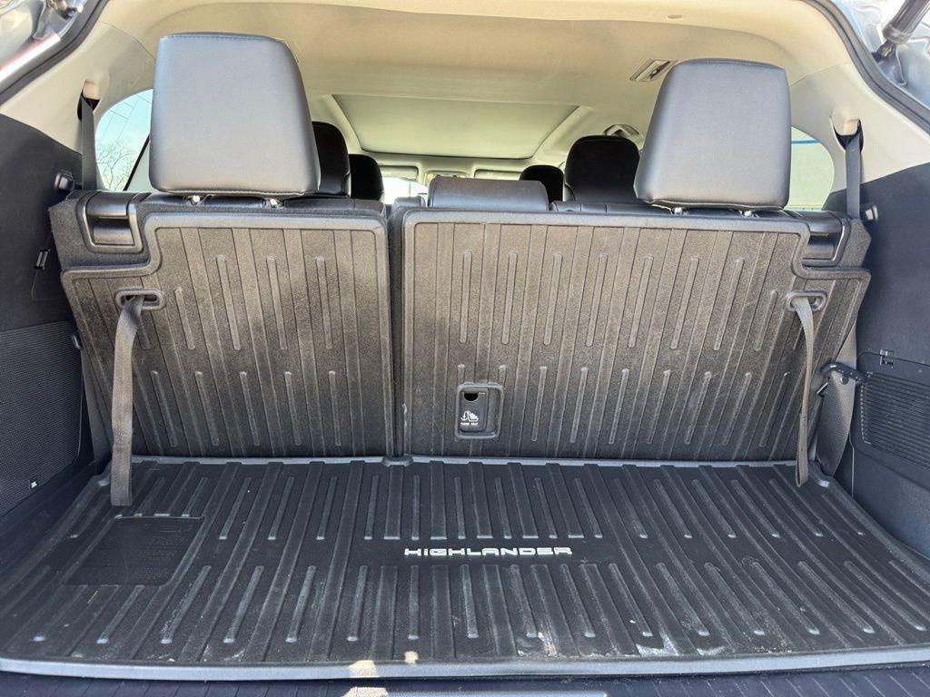 used 2022 Toyota Highlander car, priced at $30,744