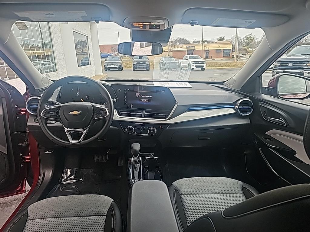 used 2025 Chevrolet Trax car, priced at $22,949