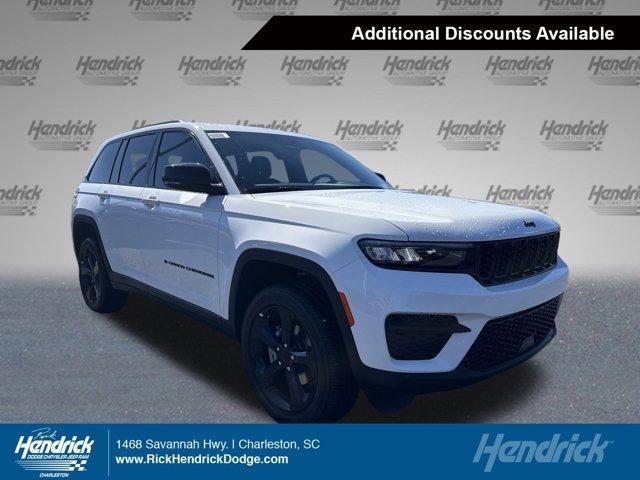 new 2025 Jeep Grand Cherokee car, priced at $45,780