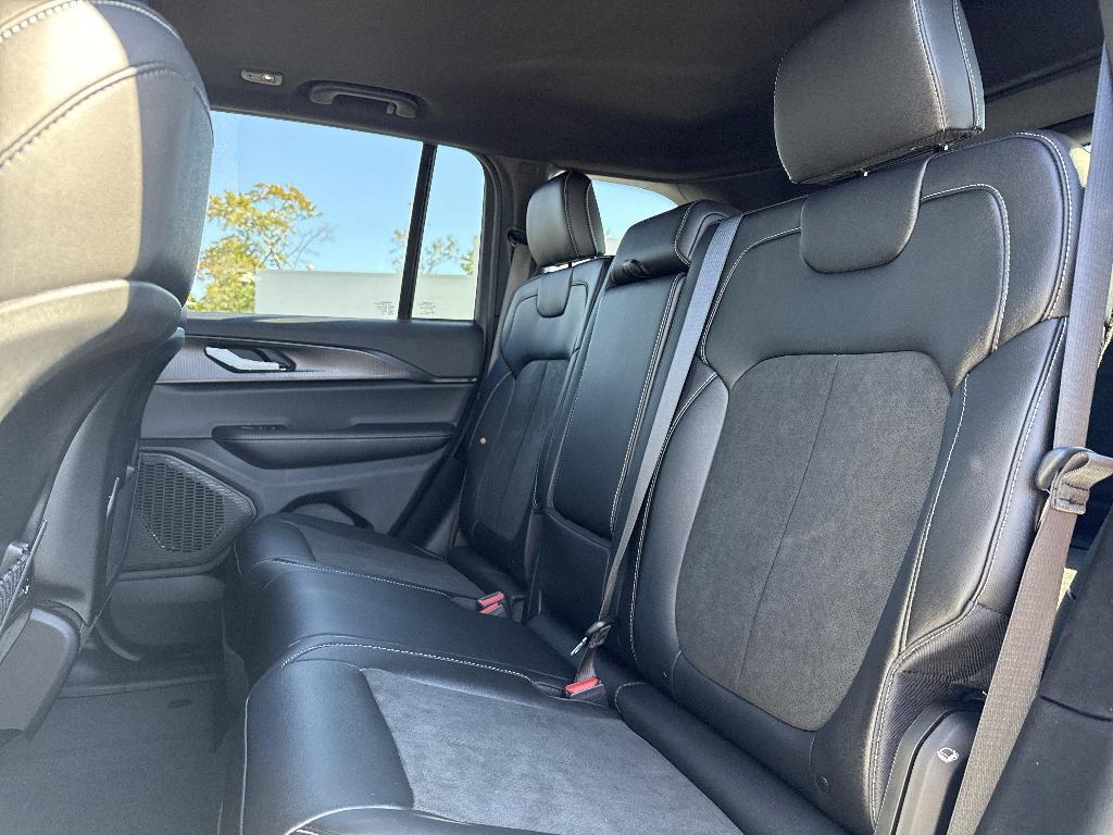 new 2025 Jeep Grand Cherokee car, priced at $45,780