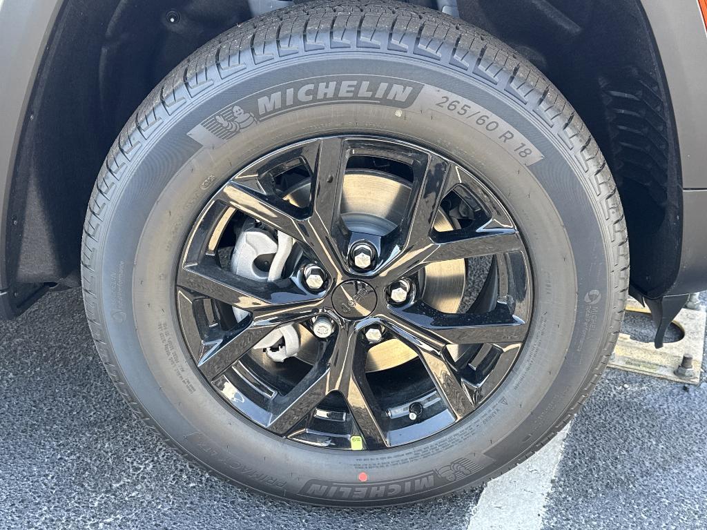 new 2025 Jeep Grand Cherokee car, priced at $44,135