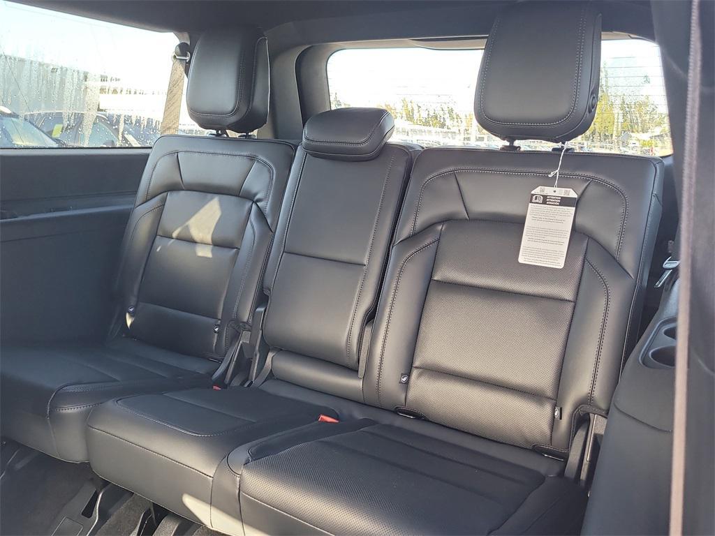 new 2025 Lincoln Navigator car, priced at $102,977