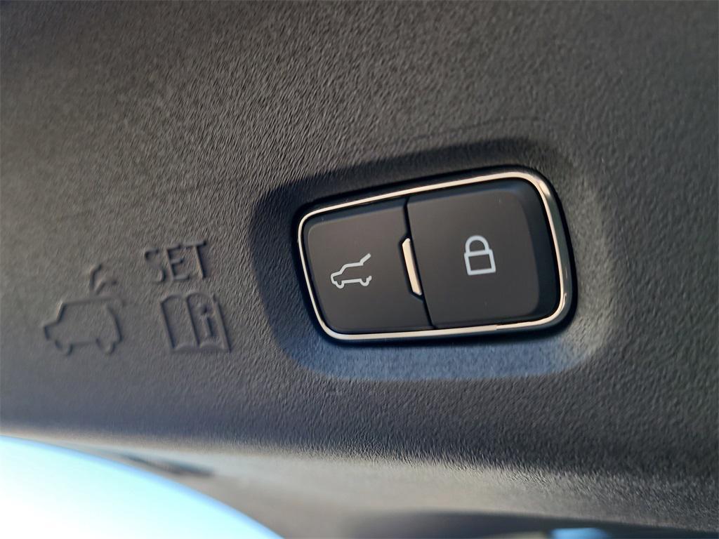 new 2025 Lincoln Navigator car, priced at $101,791