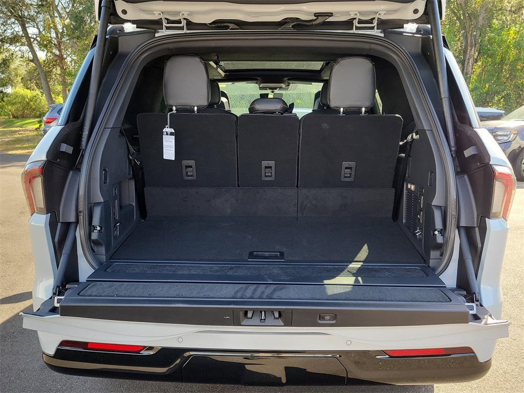 new 2025 Lincoln Navigator car, priced at $107,755