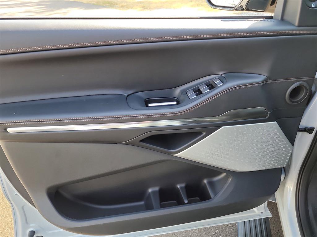 new 2025 Lincoln Navigator car, priced at $107,755