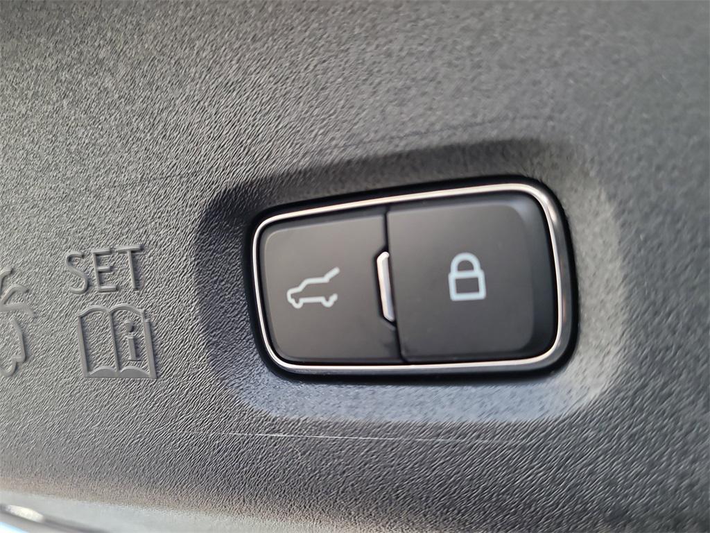 new 2025 Lincoln Navigator car, priced at $107,755