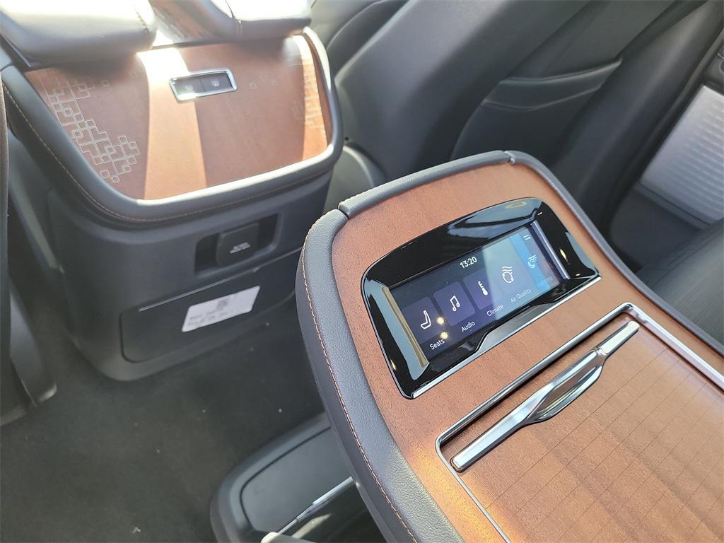 new 2025 Lincoln Navigator car, priced at $107,755